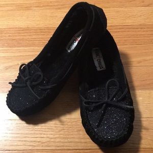 Black sparkly Minnetonka moccasins