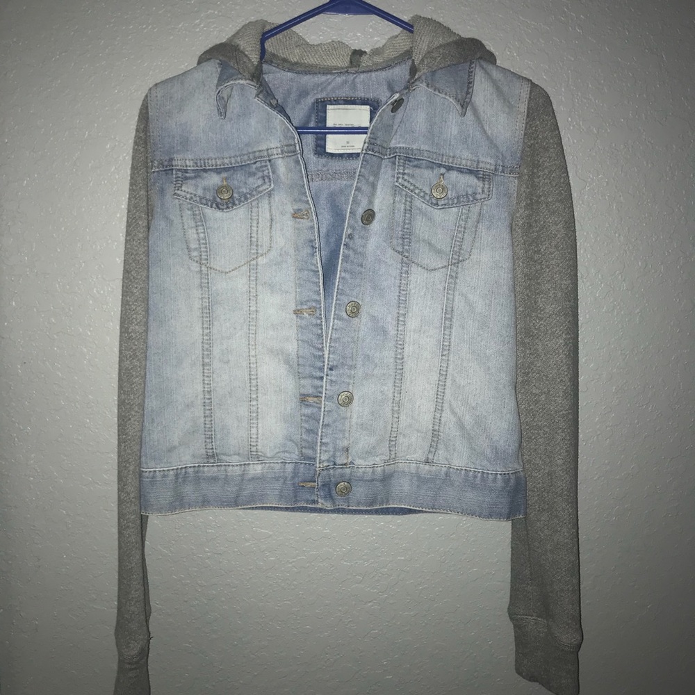 Knit sleeve jean jacket