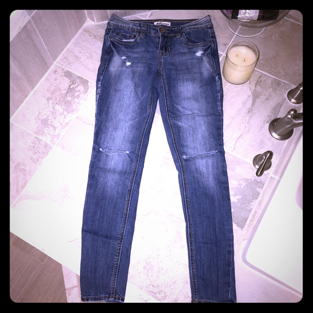Dollhouse destroyed slit knee jeans sz 3 juniors