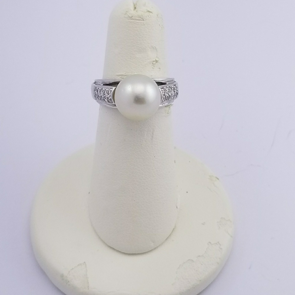 White Gold ring - Picture 2 of 2