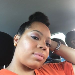 Meet your Posher, Alisha