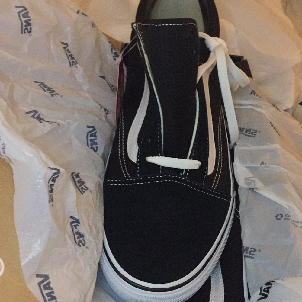 NEW VANS Old Skool Black & White. Men’s sz 14
