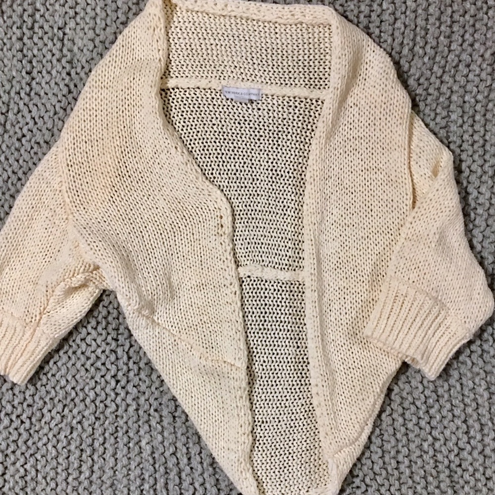 Ladies' shrug medium
