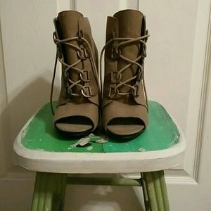 ELLE olive booties