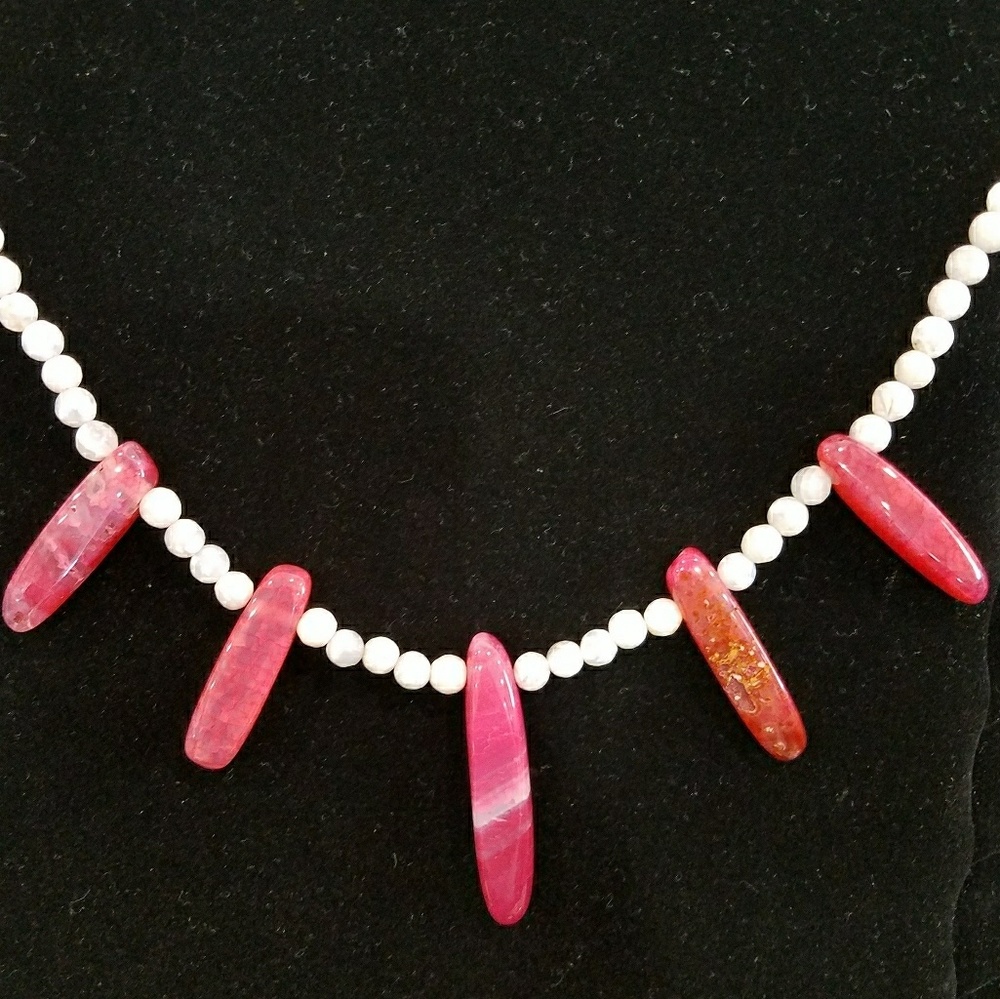 Natural agate and coral necklace
