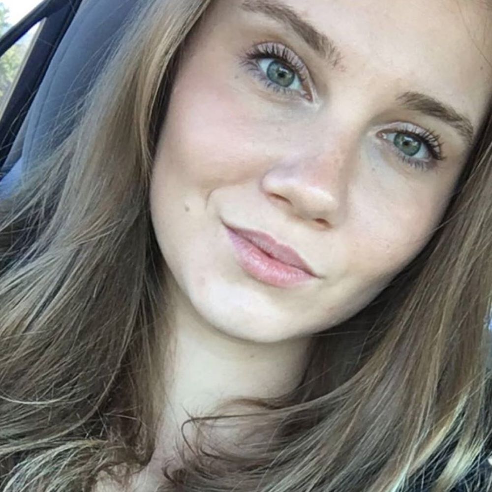 Meet your Posher, Lina