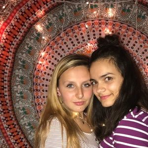 Meet your Posher, Leslie