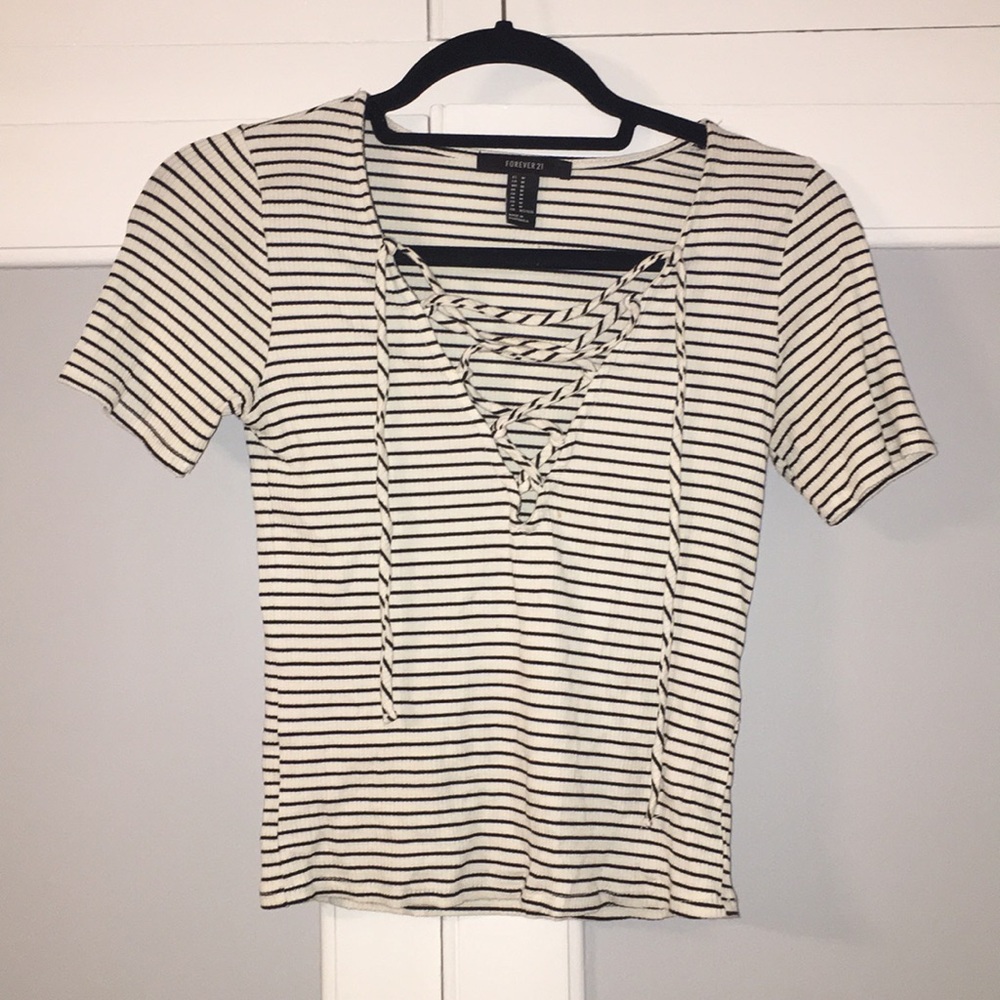 🌟Final Sale!✨ striped lace up crop top