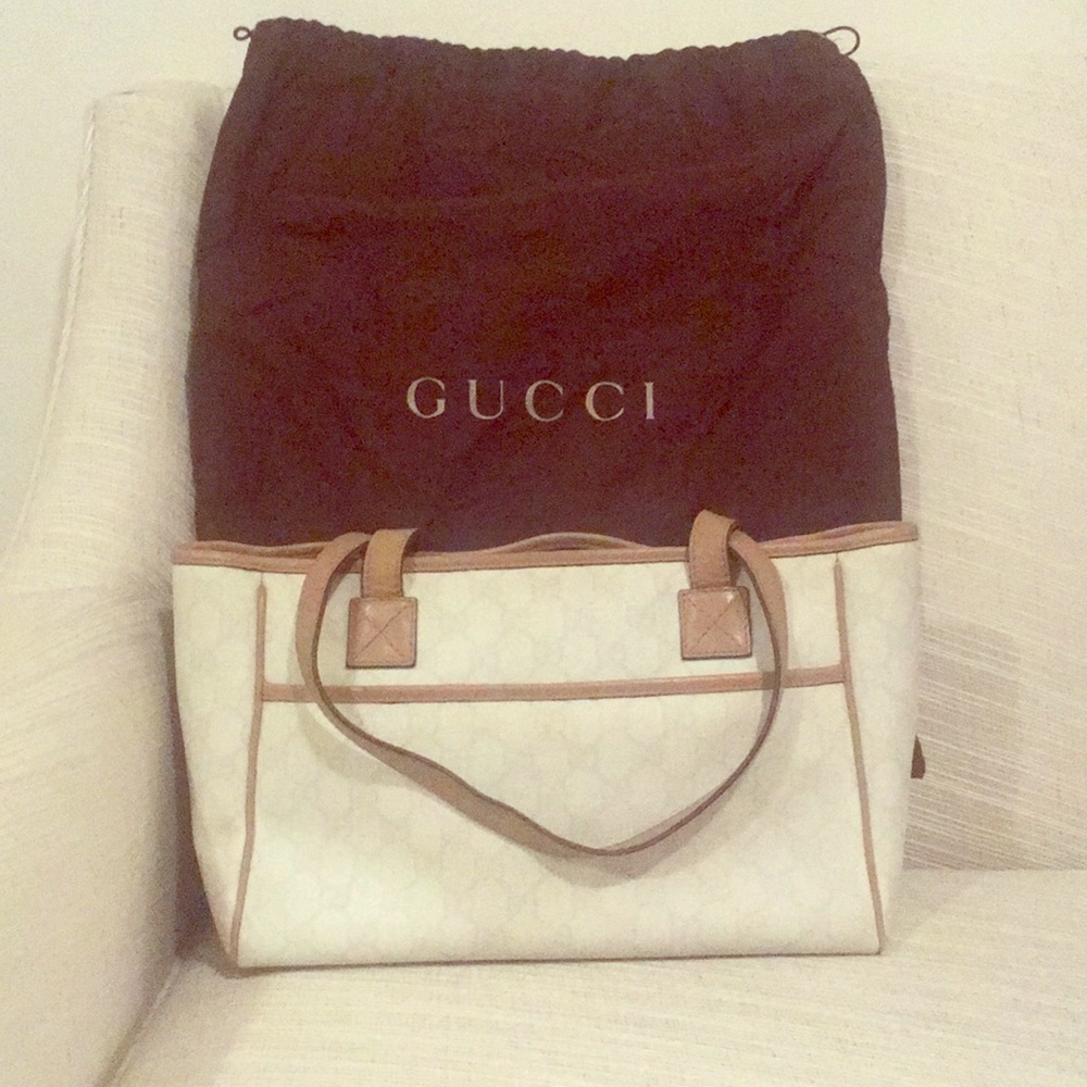 Leather Gucci bag off white with light grey GG