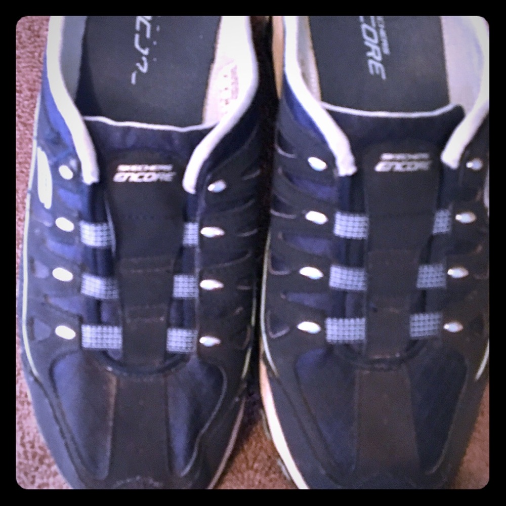 Blue slip on skecher tennis shoes