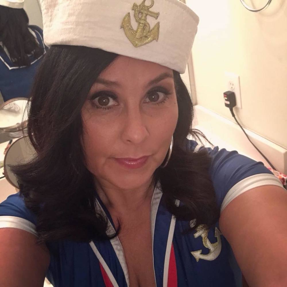 Meet your Posher, Isela