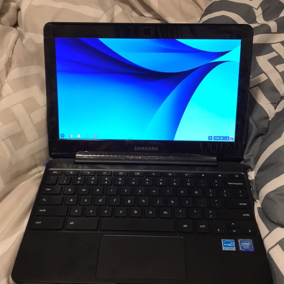 Samsung chromebook Laptop - Picture 2 of 4