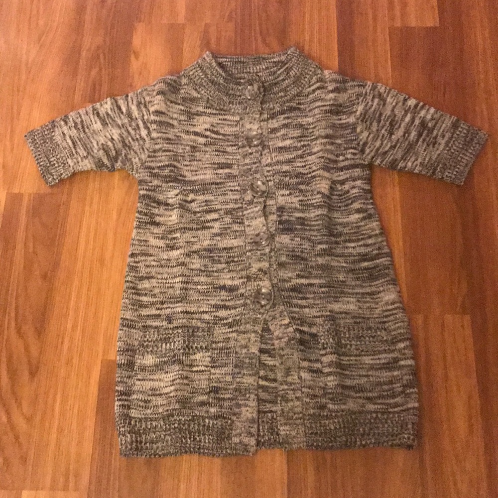 Half sleeve sweater
