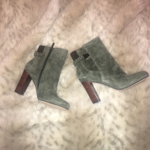 ✨NWT✨Saks Fifth Ave Suede Ankle Green Boots SZ 8 - Picture 2 of 3
