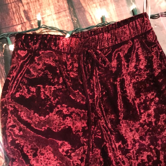 << Burgundy Wine Crushed Velvet Joggers Pants >> - Picture 2 of 5