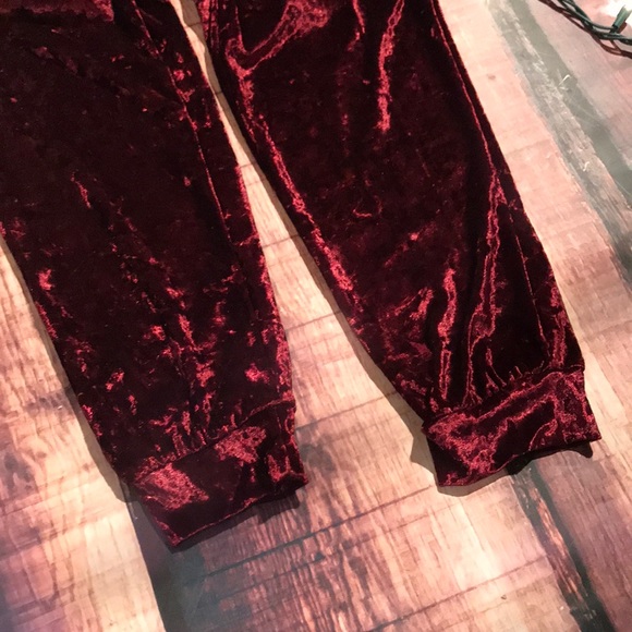 << Burgundy Wine Crushed Velvet Joggers Pants >> - Picture 3 of 5