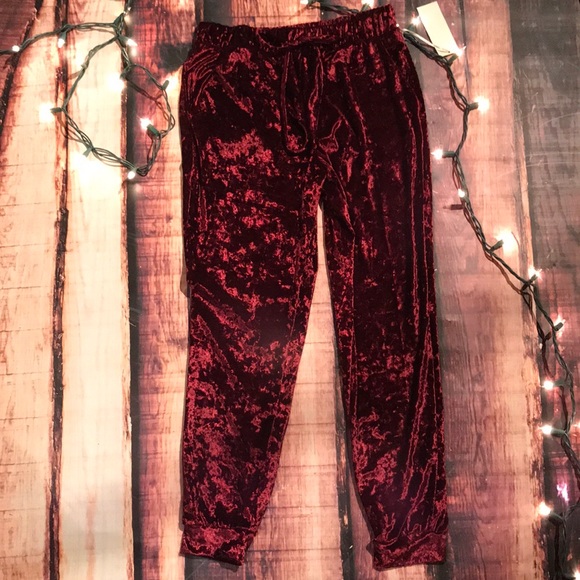 << Burgundy Wine Crushed Velvet Joggers Pants >> - Picture 4 of 5