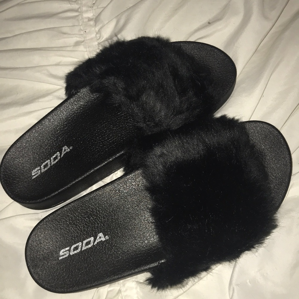Fuzzy slides ✨ Size 7