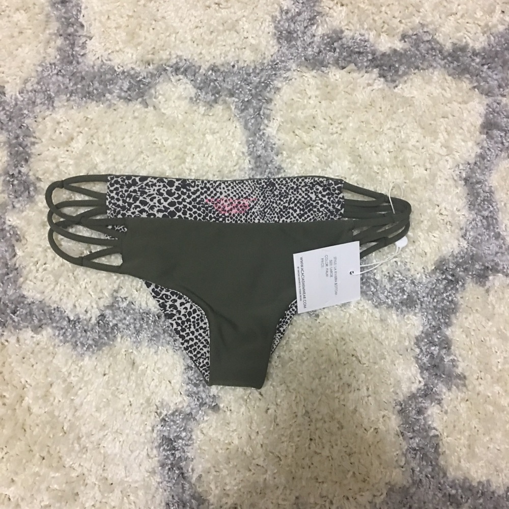 ❌SOLD❌ Acacia La Riviera Lrg