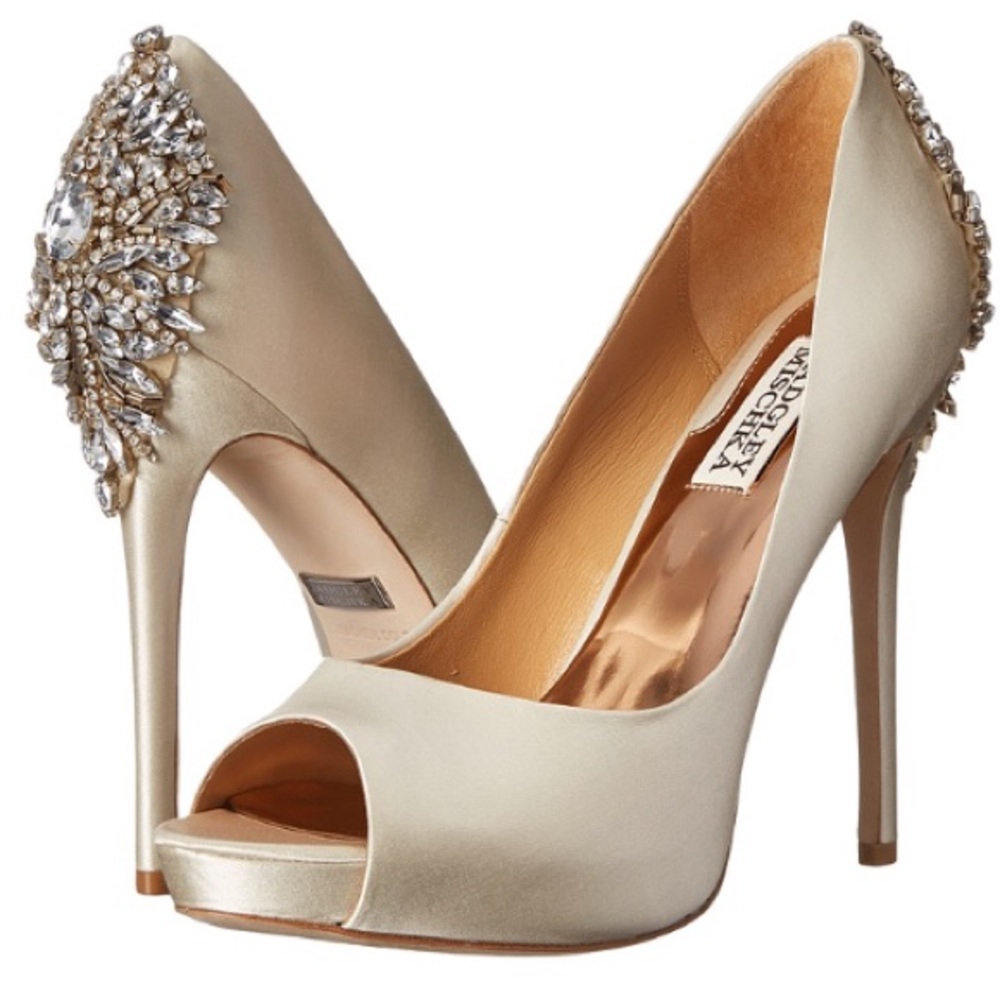 Badgley Mischka size 6 heels, white “kiara”