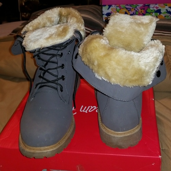 Women's Boots - Picture 3 of 5
