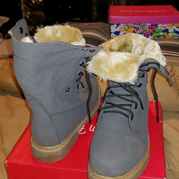 Women's Boots - Picture 4 of 5
