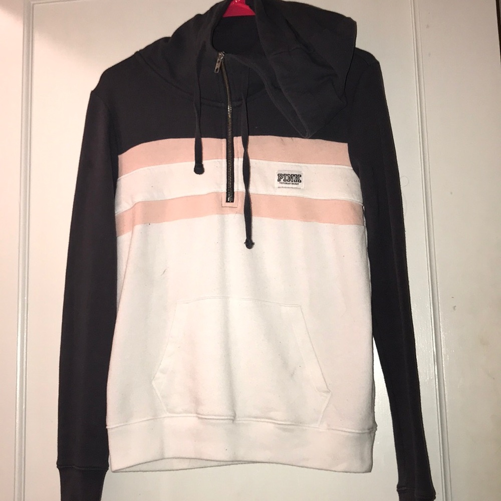 Selling a PINK pull over