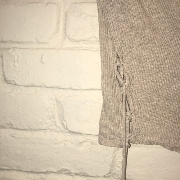 Cropped tank top with tie up sides - Picture 2 of 3