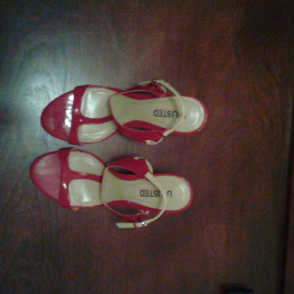 Kenneth Cole unlisted