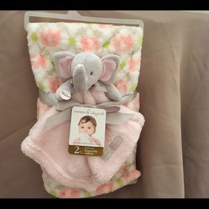 Blankets & Beyond - Plush Blanket 2pc Gift Set