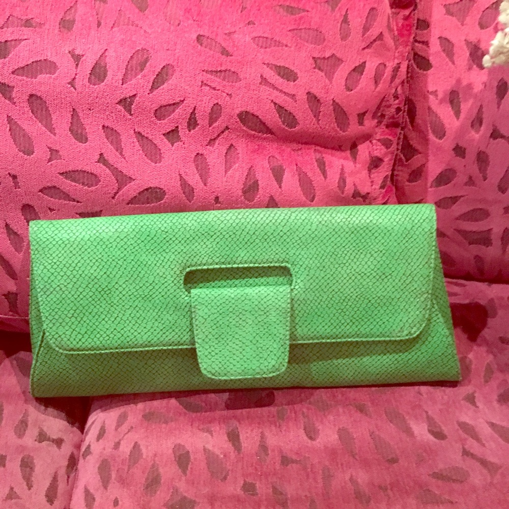 urban Expressions Leather snakeskin green clutch