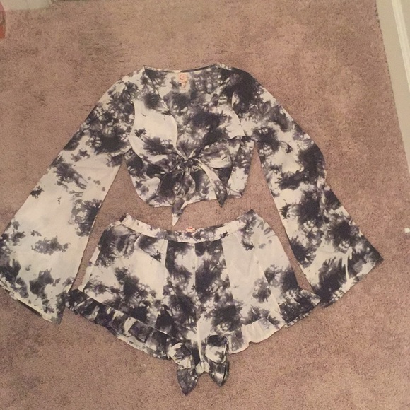 Black and white two piece - Picture 1 of 3