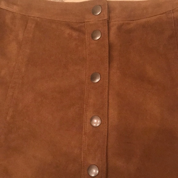 Button up comfortable brand new skirt - Picture 3 of 3