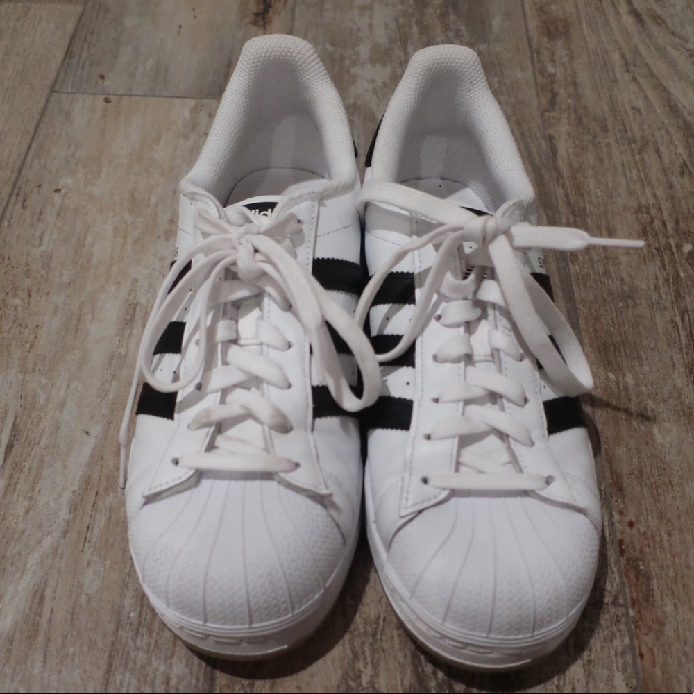 Addias superstars
