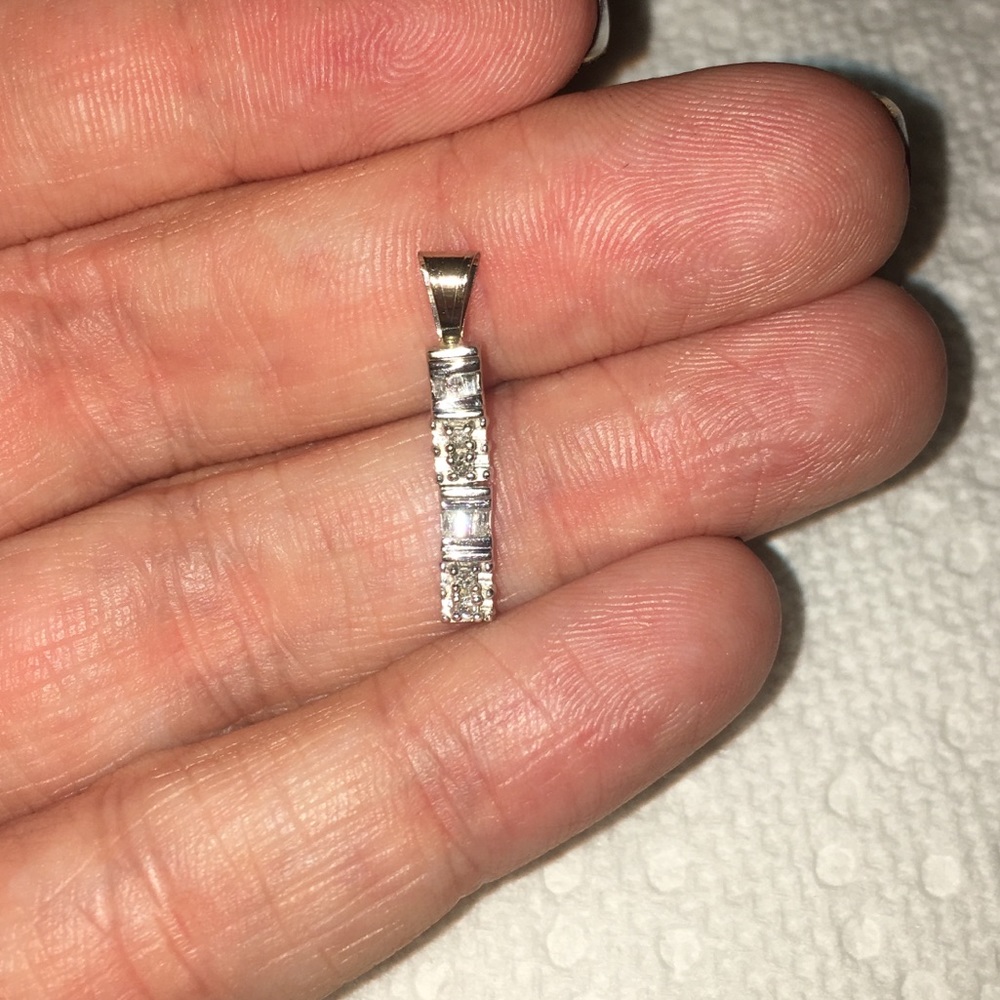 10k white gold round and baguette diamond pendant