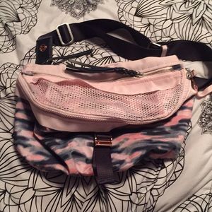Lululemon go lightly pink camp bag
