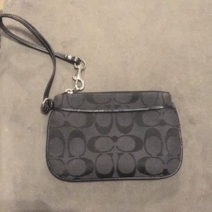 ✨Coach wristlet!