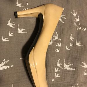 Stuart Weizman nude pumps