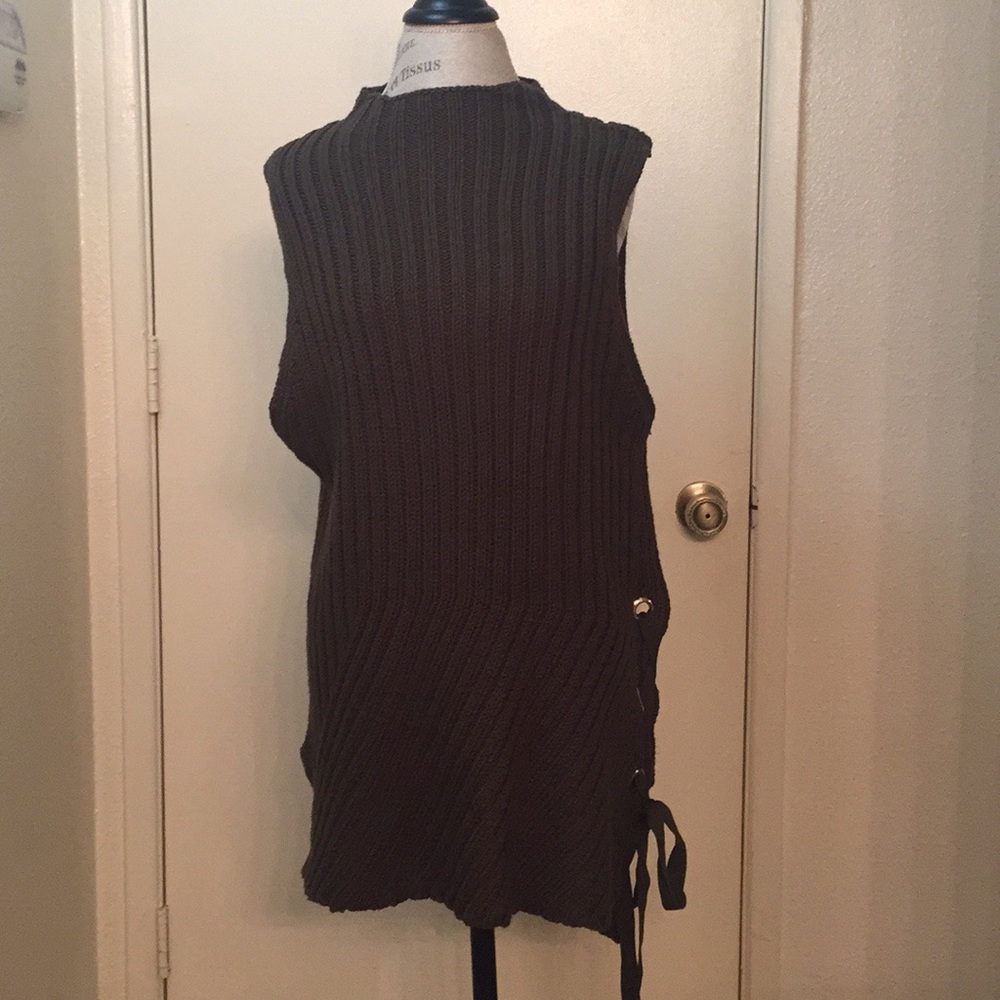 NWT 1x Jennifer Lopez high-low sweater