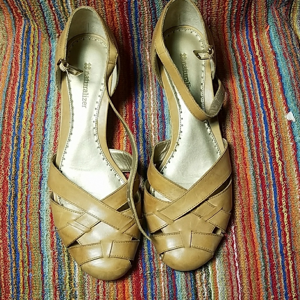 Naturalizer tan leather wedge, size 9