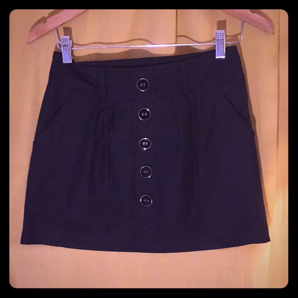 Mini skirt with buttons - Picture 1 of 2