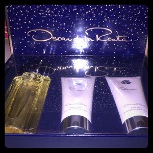 BN. Factory Packaged Oscar de la Renta Gift Set