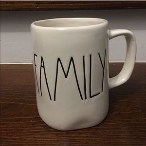 ‼️Rae Dunn "family" mug‼️