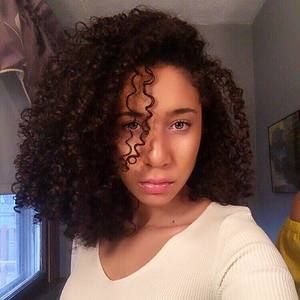 Meet your Posher, Olivia