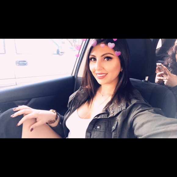 Meet your Posher, Debanhi - Picture 1 of 1