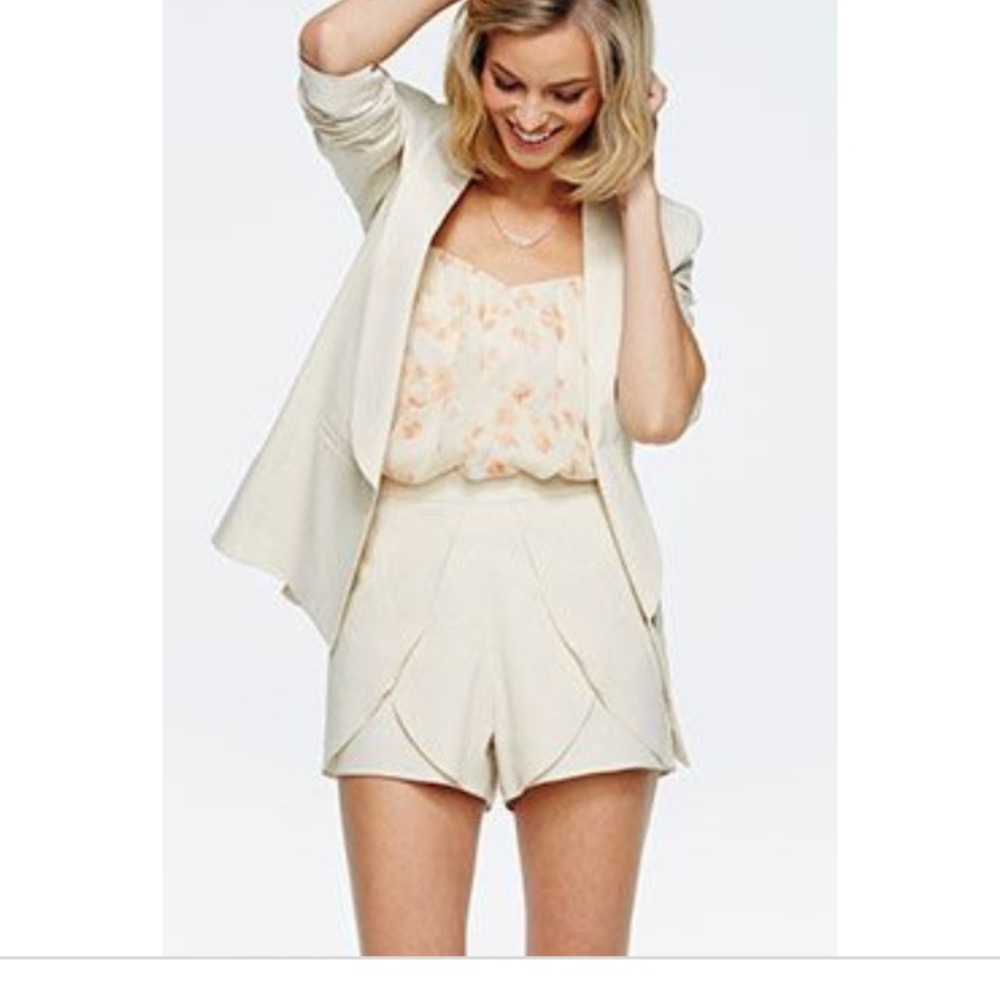 NWOT Paper Crown Linen Flap Shorts