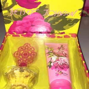 BN Betsy Johnson Parfume & Body Lotion Gift Set