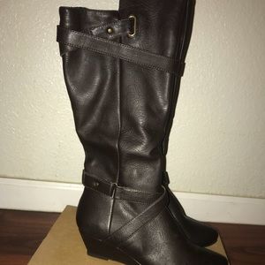 New Brown wedge boots size 6