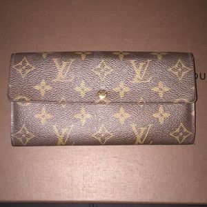 %100 authentic Louis Vuitton women's wallet.