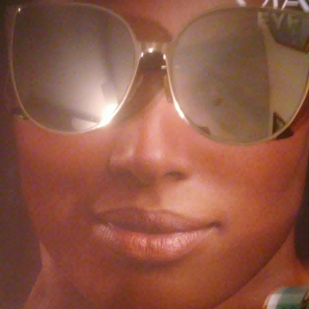 Metal & Plastic Frame

Mirrored Lens